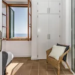 Eden Oceanfront Hideaway شقة