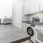 Eden Oceanfront Hideaway شقة *